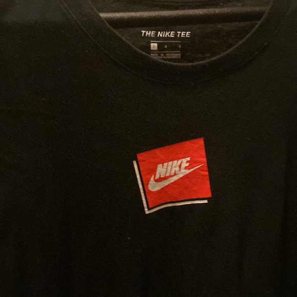 Nike logo tshirt - Picture 3 of 3